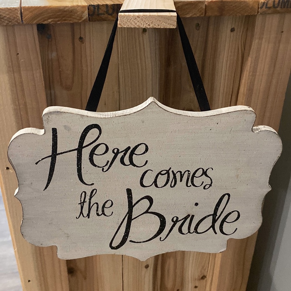 “Here Comes The Bride” sign with ribbon for holding or hanging.